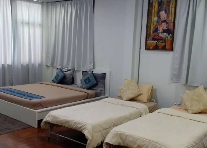 Pensión Sriyanar Place 3*