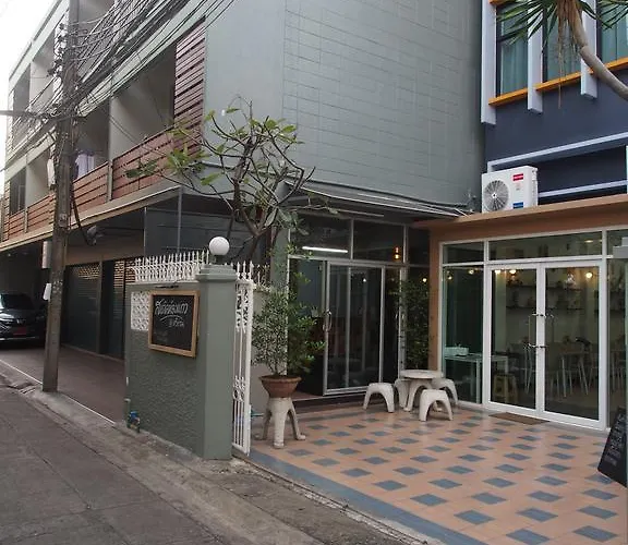 Pensión Sriyanar Place