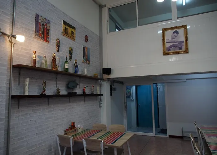 Pensión Sriyanar Place 3*