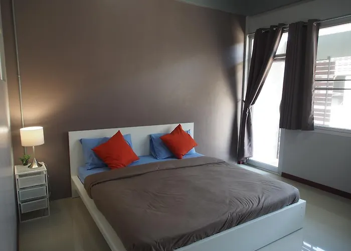 Pensión Sriyanar Place 3*