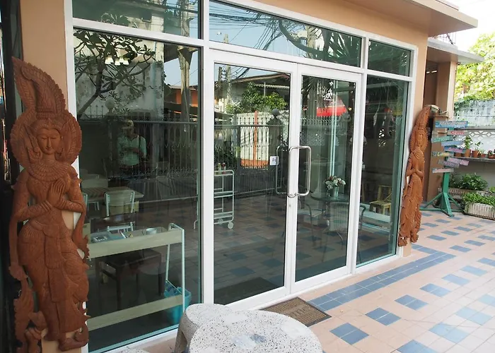 Sriyanar Place 3*