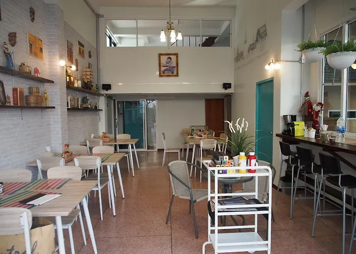 Pensión Sriyanar Place